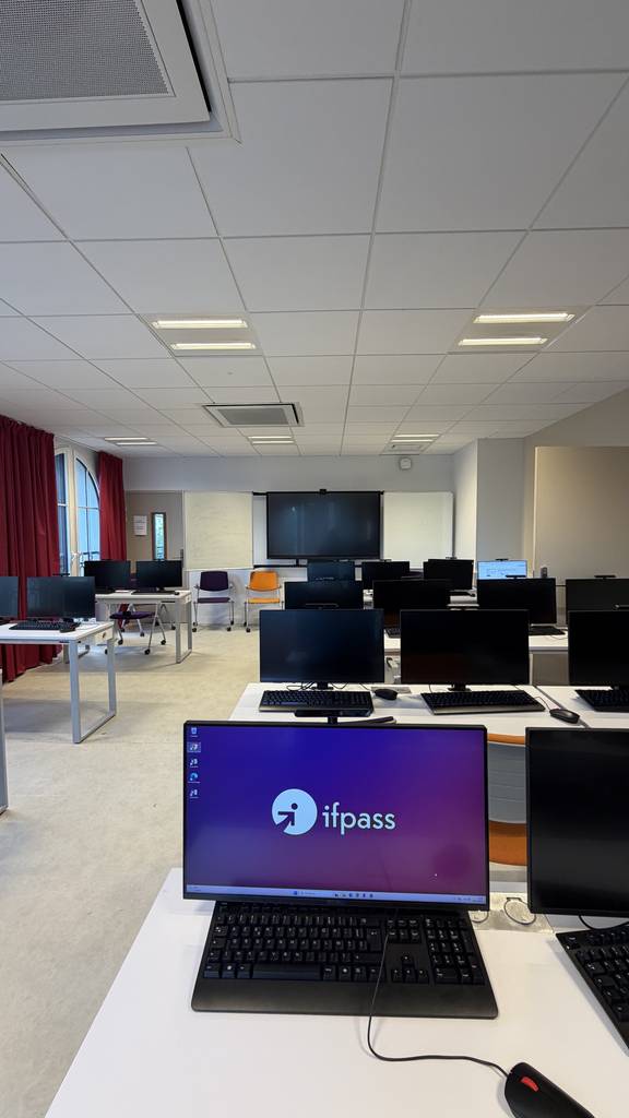 Aménagement audiovisuel et écrans interactifs installés par AVLS France à l'IFPASS Puteaux